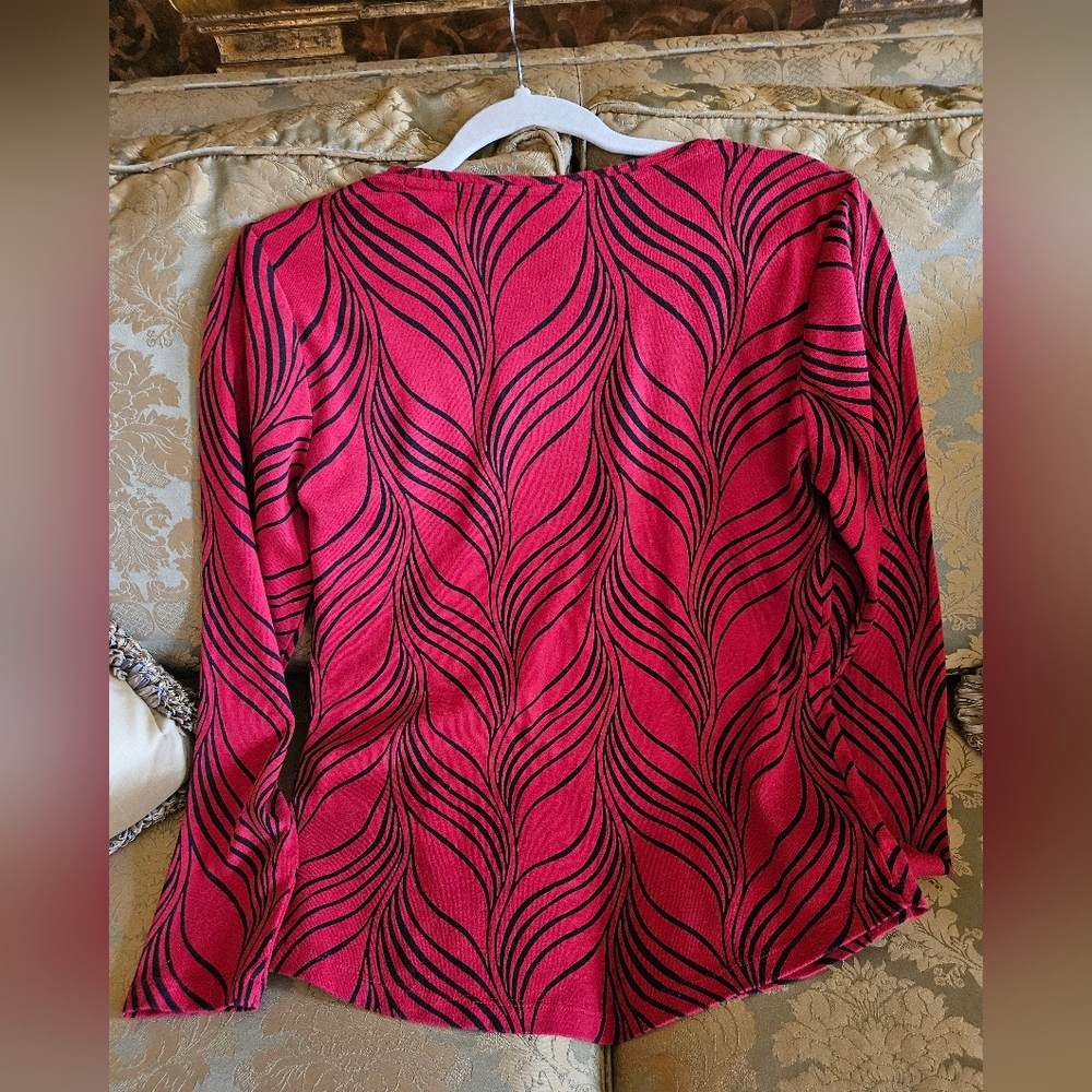 Nwot Chico's Basic Long Sleeve Patterned Tee Red/… - image 2